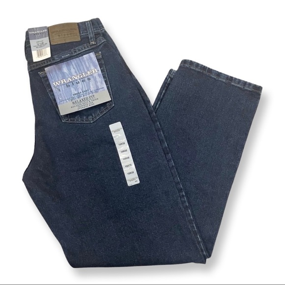 Wrangler Blues Relaxed Fit Tapered Leg 